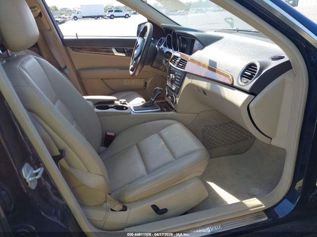 2014 Mercedes-benz C 250 Sport მანქანა იყიდება აუქციონზე, vin: WDDGF4HB9ER307119, აუქციონის ნომერი: 44911309