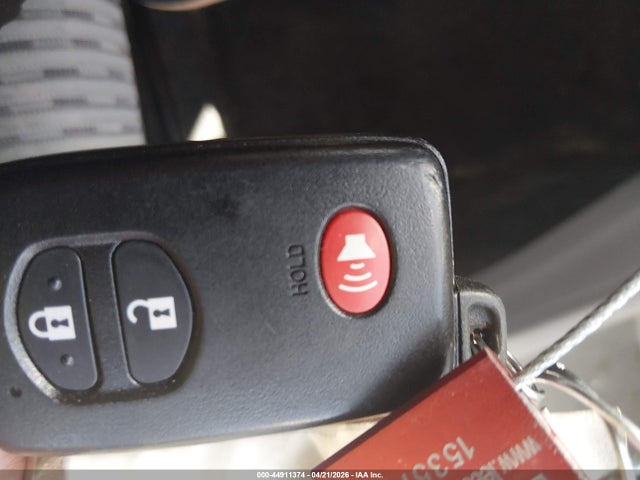 44911374 :رقم المزاد ، JTDZN3EU9GJ044492 vin ، 2016 Toyota Prius V Two مزاد بيع