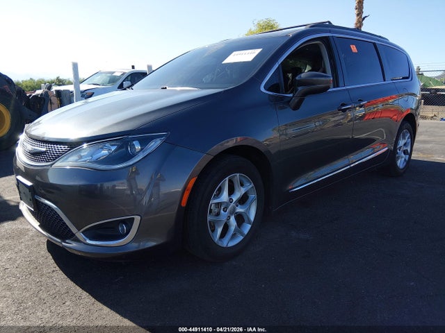 44911410 :رقم المزاد ، 2C4RC1BG9HR675751 vin ، 2017 Chrysler Pacifica Touring-l مزاد بيع