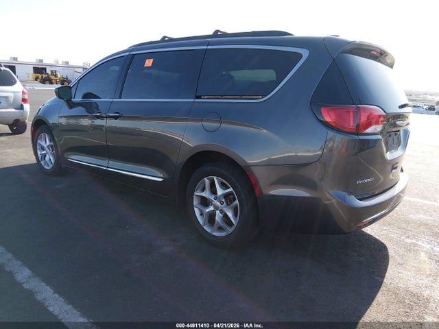 44911410 :رقم المزاد ، 2C4RC1BG9HR675751 vin ، 2017 Chrysler Pacifica Touring-l مزاد بيع