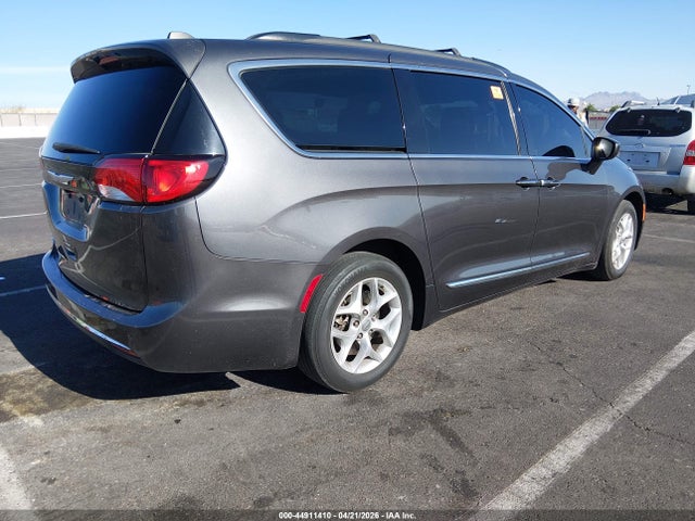 44911410 :رقم المزاد ، 2C4RC1BG9HR675751 vin ، 2017 Chrysler Pacifica Touring-l مزاد بيع