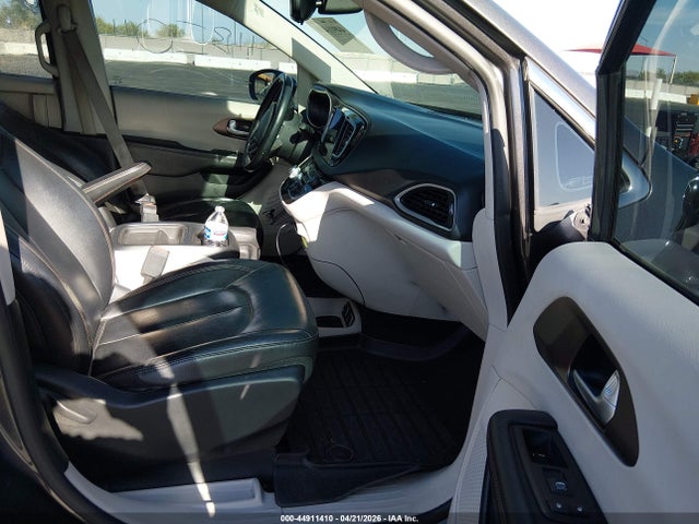 44911410 :رقم المزاد ، 2C4RC1BG9HR675751 vin ، 2017 Chrysler Pacifica Touring-l مزاد بيع