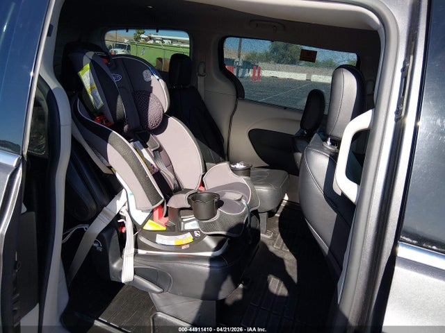 44911410 :رقم المزاد ، 2C4RC1BG9HR675751 vin ، 2017 Chrysler Pacifica Touring-l مزاد بيع