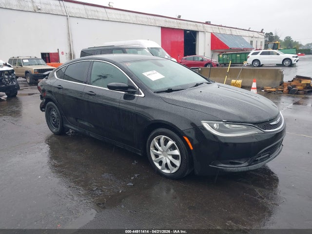 Chrysler 200 LX 2015 1C3CCCFB4FN622423 Image 1
