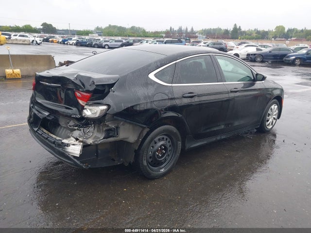 Chrysler 200 LX 2015 1C3CCCFB4FN622423 Image 4