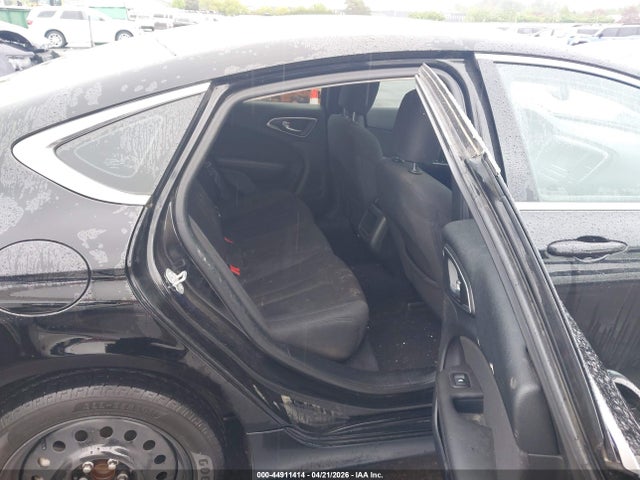 Chrysler 200 LX 2015 1C3CCCFB4FN622423 Image 8