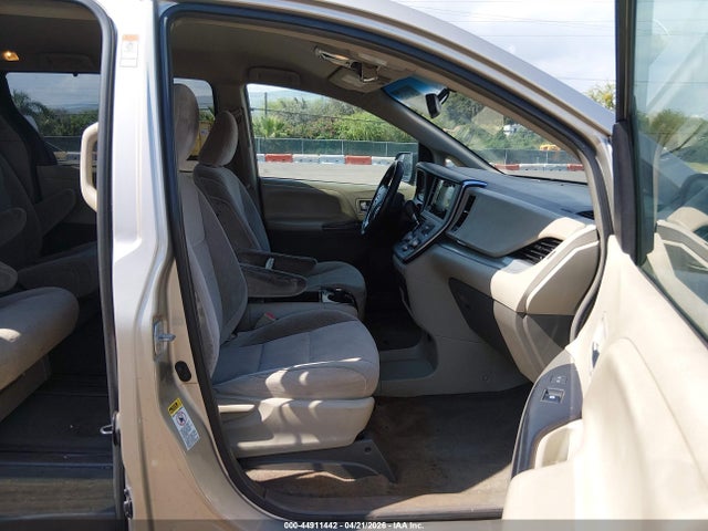 Aukcja sprzedaży 2017 Toyota Sienna Le Mobility, vin: 5TDKZ3DC1HS787974, numer aukcji: 44911442