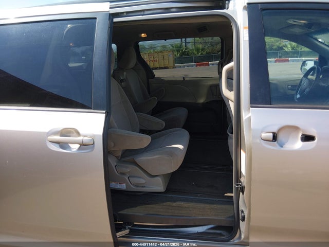 Aukcja sprzedaży 2017 Toyota Sienna Le Mobility, vin: 5TDKZ3DC1HS787974, numer aukcji: 44911442