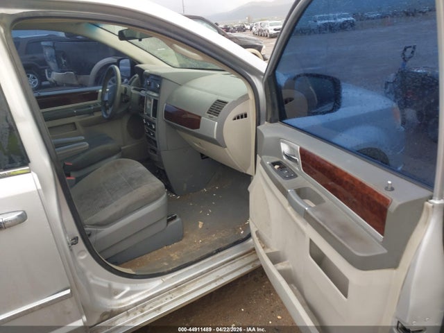 2010 Chrysler Town & Country Touring მანქანა იყიდება აუქციონზე, vin: 2A4RR5D13AR249830, აუქციონის ნომერი: 44911489