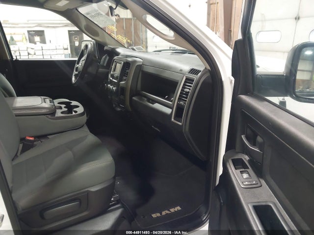 44911493 :رقم المزاد ، 1C6RR7FT0HS502635 vin ، 2017 Ram 1500 Express  4x4 6'4 Box مزاد بيع