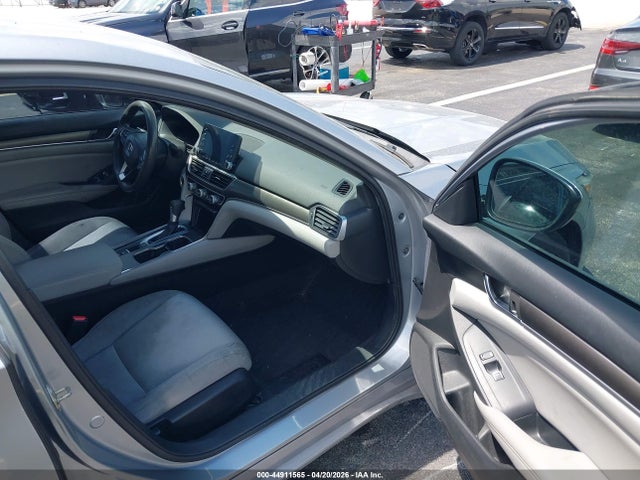 44911565 :رقم المزاد ، 1HGCV1F10LA001945 vin ، 2020 Honda Accord Lx مزاد بيع
