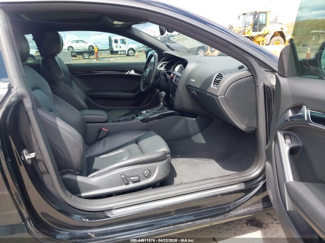2011 Audi A5 2.0t Premium მანქანა იყიდება აუქციონზე, vin: WAULFAFR2BA060203, აუქციონის ნომერი: 44911576