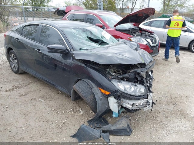 44911694 :رقم المزاد ، 19XFC2F73JE036338 vin ، 2018 Honda Civic Ex مزاد بيع