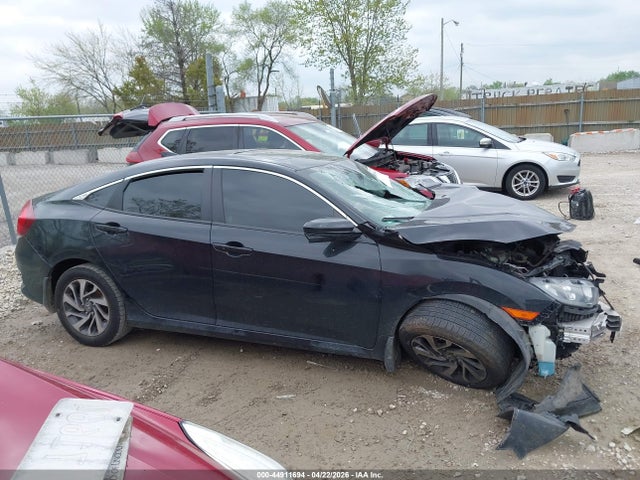 44911694 :رقم المزاد ، 19XFC2F73JE036338 vin ، 2018 Honda Civic Ex مزاد بيع