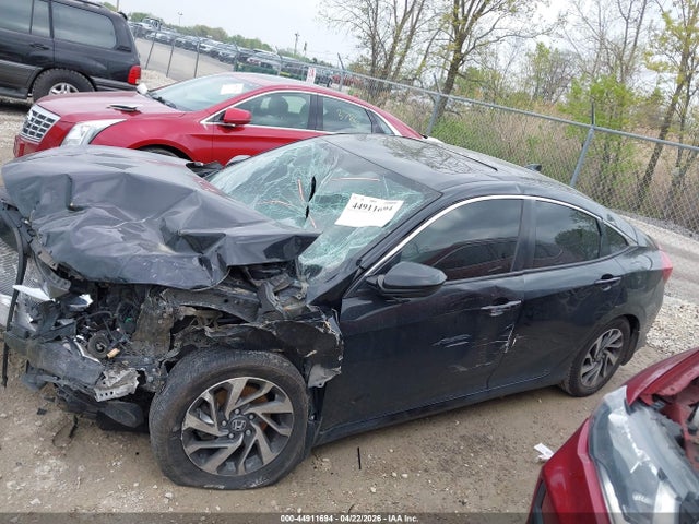 44911694 :رقم المزاد ، 19XFC2F73JE036338 vin ، 2018 Honda Civic Ex مزاد بيع