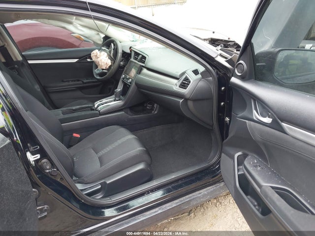 44911694 :رقم المزاد ، 19XFC2F73JE036338 vin ، 2018 Honda Civic Ex مزاد بيع