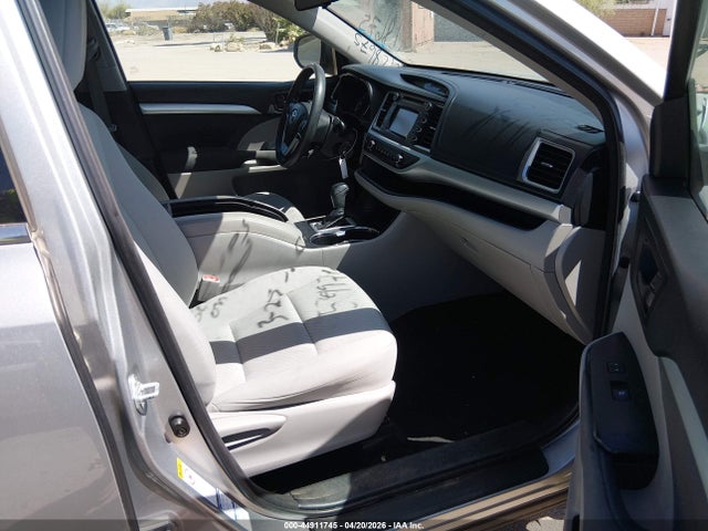 Toyota Highlander Le 2017 5TDBZRFH0HS428675 Image 5