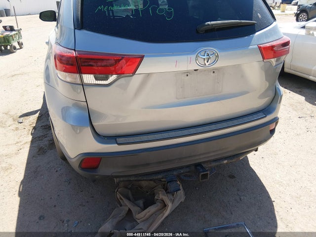 Toyota Highlander Le 2017 5TDBZRFH0HS428675 Image 6