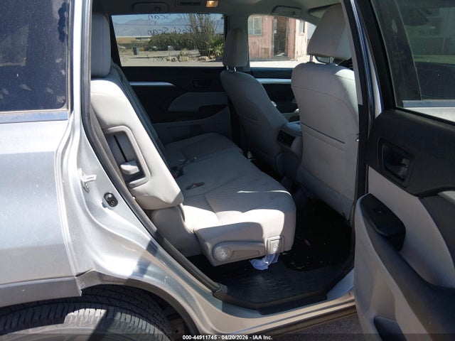Toyota Highlander Le 2017 5TDBZRFH0HS428675 Image 8