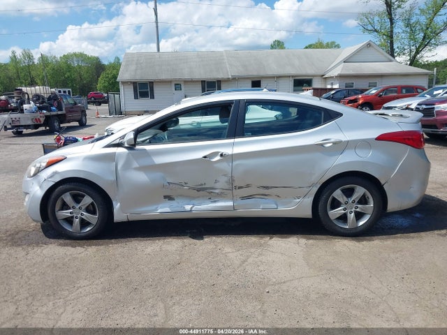 Продаж на аукціоні авто 2013 Hyundai Elantra Gls, vin: KMHDH4AE1DU813854, номер лоту: 44911775
