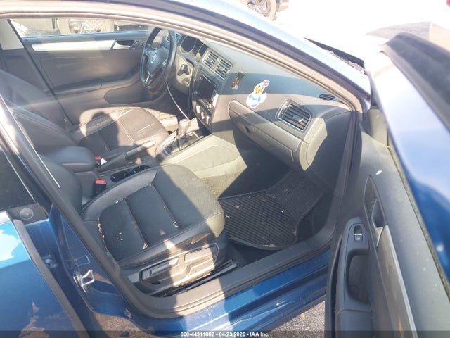 44911802 :رقم المزاد ، 3VWD17AJXFM410113 vin ، 2015 Volkswagen Jetta 1.8t Se مزاد بيع