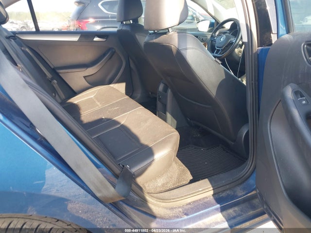 44911802 :رقم المزاد ، 3VWD17AJXFM410113 vin ، 2015 Volkswagen Jetta 1.8t Se مزاد بيع