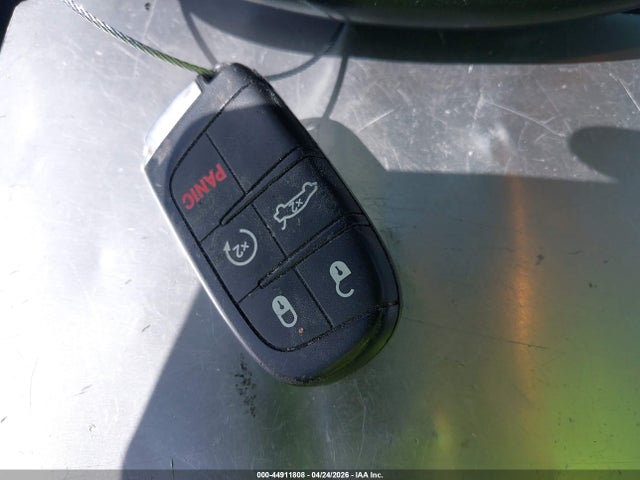 44911808 :رقم المزاد ، 2C3CCABG3KH682847 vin ، 2019 Chrysler 300 300s مزاد بيع