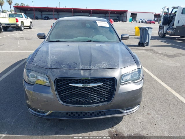44911808 :رقم المزاد ، 2C3CCABG3KH682847 vin ، 2019 Chrysler 300 300s مزاد بيع