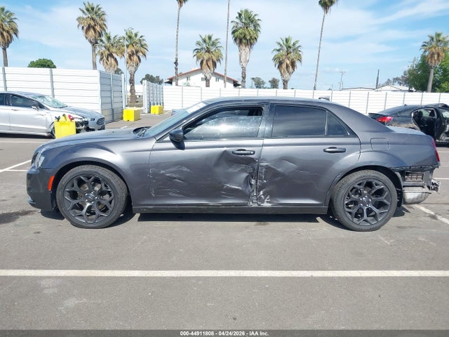 44911808 :رقم المزاد ، 2C3CCABG3KH682847 vin ، 2019 Chrysler 300 300s مزاد بيع
