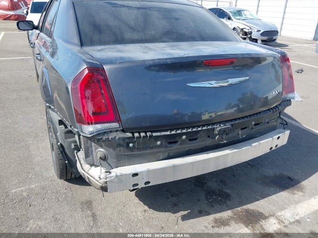 44911808 :رقم المزاد ، 2C3CCABG3KH682847 vin ، 2019 Chrysler 300 300s مزاد بيع