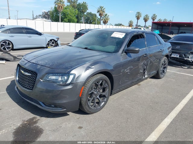 44911808 :رقم المزاد ، 2C3CCABG3KH682847 vin ، 2019 Chrysler 300 300s مزاد بيع