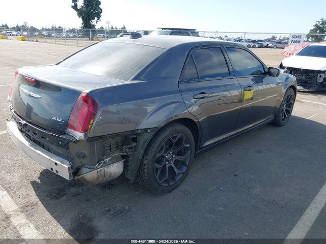 44911808 :رقم المزاد ، 2C3CCABG3KH682847 vin ، 2019 Chrysler 300 300s مزاد بيع
