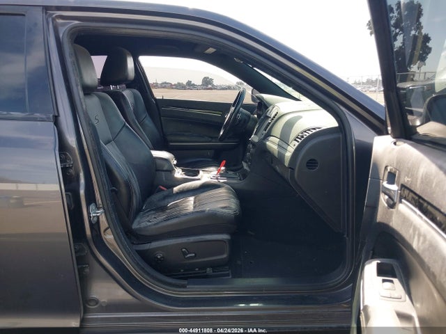 44911808 :رقم المزاد ، 2C3CCABG3KH682847 vin ، 2019 Chrysler 300 300s مزاد بيع