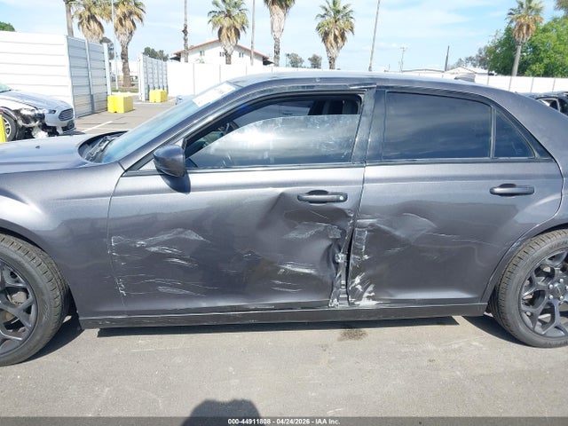 44911808 :رقم المزاد ، 2C3CCABG3KH682847 vin ، 2019 Chrysler 300 300s مزاد بيع