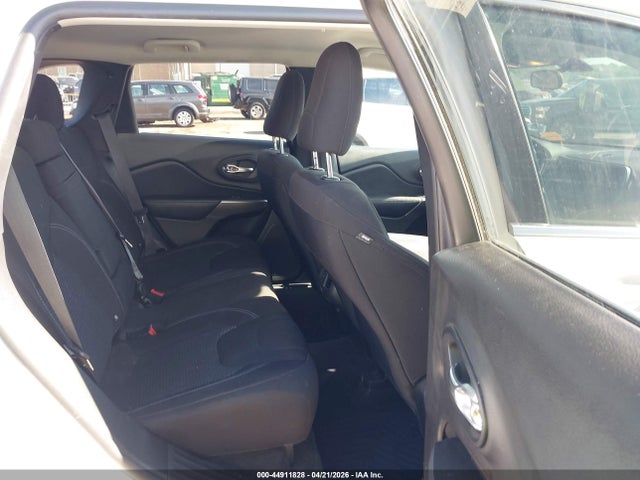 Продажа на аукционе авто 2019 Jeep Cherokee Latitude Fwd, vin: 1C4PJLCX4KD143342, номер лота: 44911828