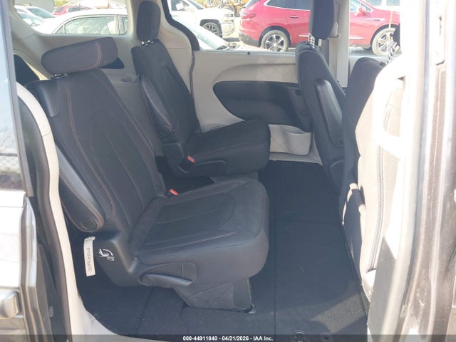 2020 Chrysler Pacifica Touring მანქანა იყიდება აუქციონზე, vin: 2C4RC1FG1LR111966, აუქციონის ნომერი: 44911840