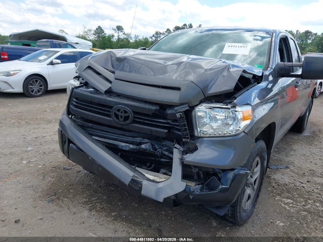 5TFCY5F13EX016503 Toyota Tundra Sr 5.7l V8
