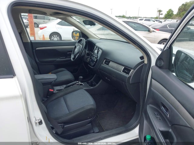 Продаж на аукціоні авто 2015 Mitsubishi Outlander Es, vin: JA4AD2A35FZ001026, номер лоту: 44911906