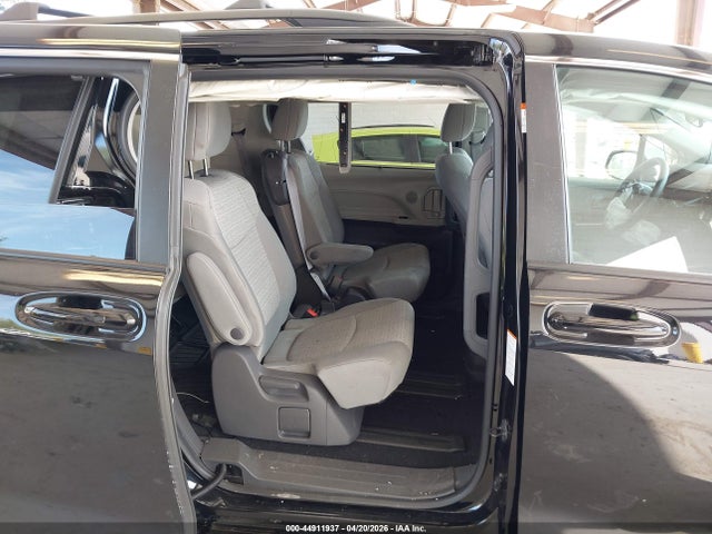 Toyota SIENNA LE 2021 5TDKSKFC6MS031918 Image 8