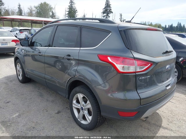 1FMCU9GX2GUC81032 Ford ESCAPE SE