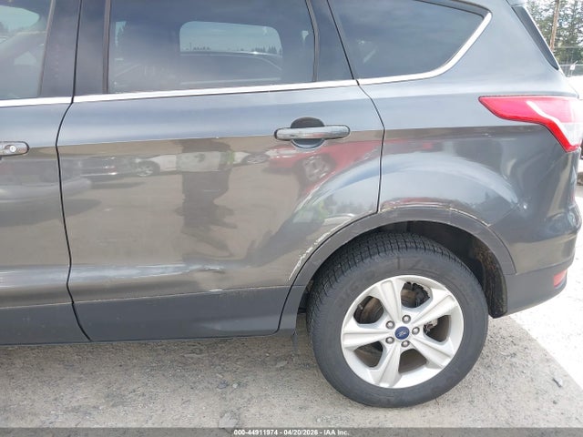 1FMCU9GX2GUC81032 Ford ESCAPE SE