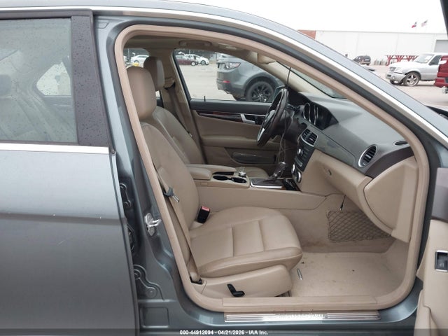44912094 :رقم المزاد ، WDDGF4HB3CA598437 vin ، 2012 Mercedes-benz C 250 Luxury/sport مزاد بيع