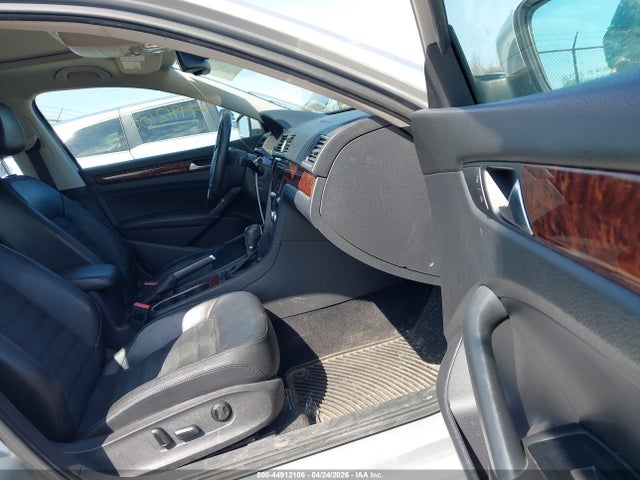 44912106 :رقم المزاد ، 1VWCP7A37DC068288 vin ، 2013 Volkswagen Passat 2.5l Sel Premium مزاد بيع