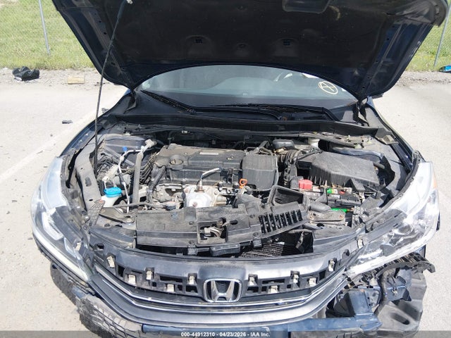 44912310 :رقم المزاد ، 1HGCR2F88HA302431 vin ، 2017 Honda Accord Ex-l مزاد بيع