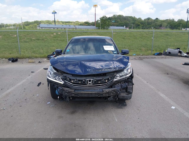 44912310 :رقم المزاد ، 1HGCR2F88HA302431 vin ، 2017 Honda Accord Ex-l مزاد بيع