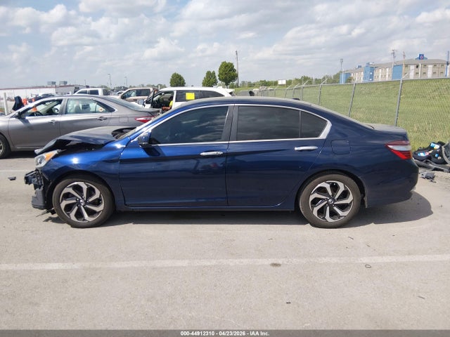 44912310 :رقم المزاد ، 1HGCR2F88HA302431 vin ، 2017 Honda Accord Ex-l مزاد بيع