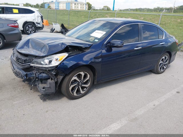 44912310 :رقم المزاد ، 1HGCR2F88HA302431 vin ، 2017 Honda Accord Ex-l مزاد بيع