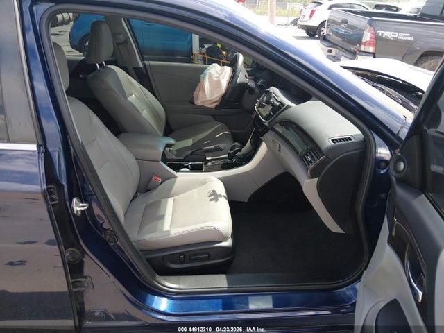44912310 :رقم المزاد ، 1HGCR2F88HA302431 vin ، 2017 Honda Accord Ex-l مزاد بيع