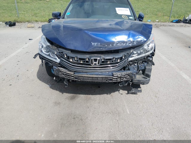 44912310 :رقم المزاد ، 1HGCR2F88HA302431 vin ، 2017 Honda Accord Ex-l مزاد بيع