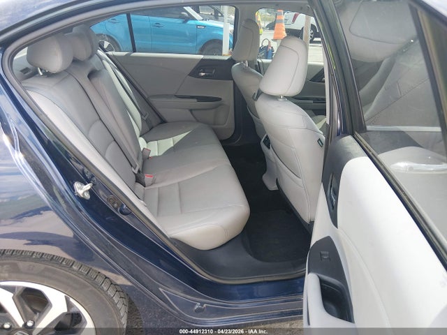 44912310 :رقم المزاد ، 1HGCR2F88HA302431 vin ، 2017 Honda Accord Ex-l مزاد بيع